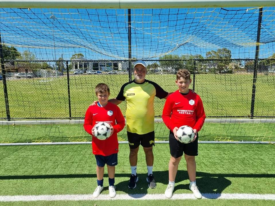 academy_clinics's tweet photo. #INTLFTBL helps develop footballers in all positions. Our keepers who played in the recent @PremAcadLeague continue their devpmt with our friend &amp; recommended partner Chris Higgins GK Academy #football #gk #academy #fitness #footballacademy #footballlife #socceracademy #skills https://t.co/bf1Xw3hzUm