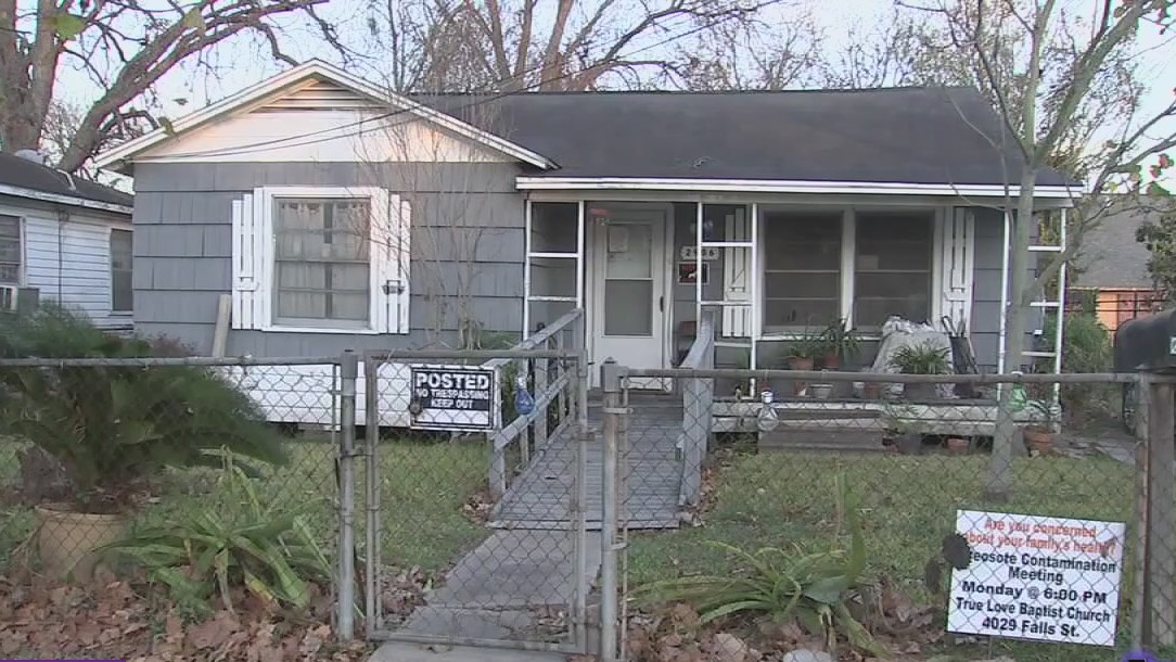 FOX26Houston's tweet image. EPA says it will take action on Fifth Ward 'cancer cluster' fox26houston.com/video/1030112?…