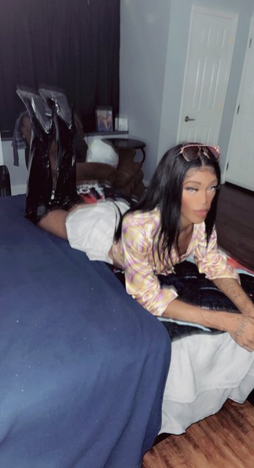 @ilyChanelica 💗 - 2 pic. https://t.co/k6RUlxRs3v