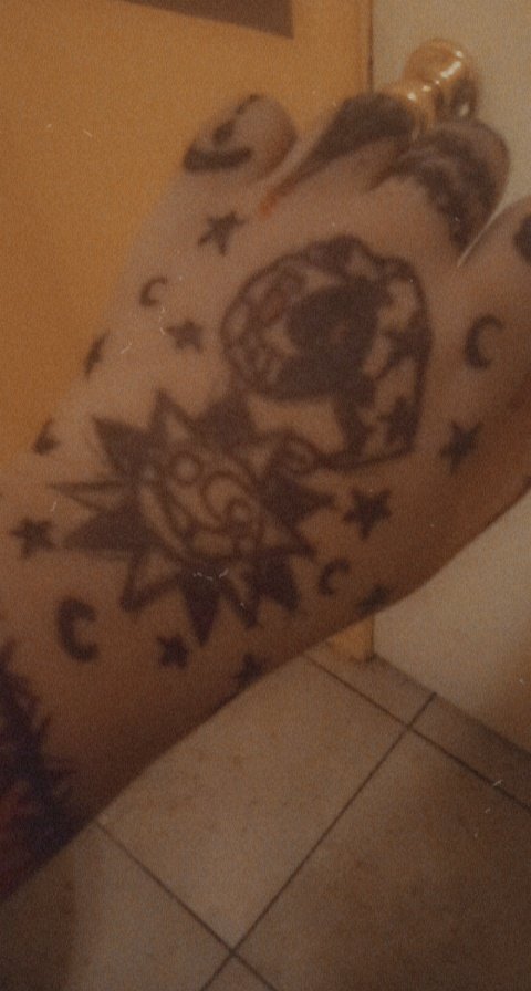 Circus91075680's tweet photo. Gave myself a Sun☀️ and Moon🌙 tat #fnafsb #FNAF #fivenightsatfreddys #tattoo #fanart #sundrop #Moonfall https://t.co/sSDBDCmeym