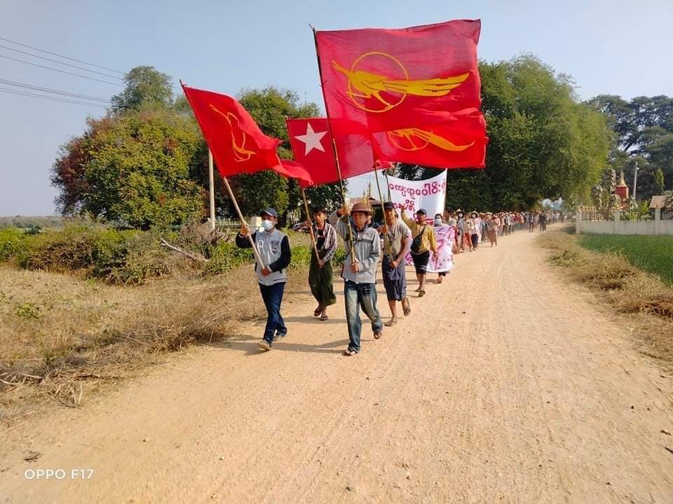 ActivistLittle's tweet photo. Anti-coup revolutionary coalition strike in the villages from Sagaing's Yinmabin District as a daily basis. 🪧

#2022Feb2Coup #TakeAction_NoMoreWords #WhatsHappeningInMyanmar https://t.co/Tyr7hvoyrm