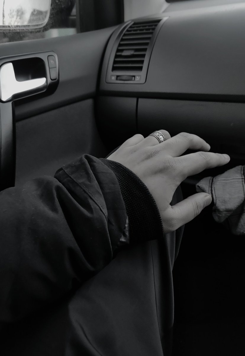 Jvhxl's tweet photo. Remembered my Jewelry but forgot my ID card and there's no more visitors passes. Priorities ofc, here's a pic I took 20 mins ago in the car
#FashionOverFunction
#Drip
#Swag
#MimiChan
#Miniminberry https://t.co/BoPrMa36pX