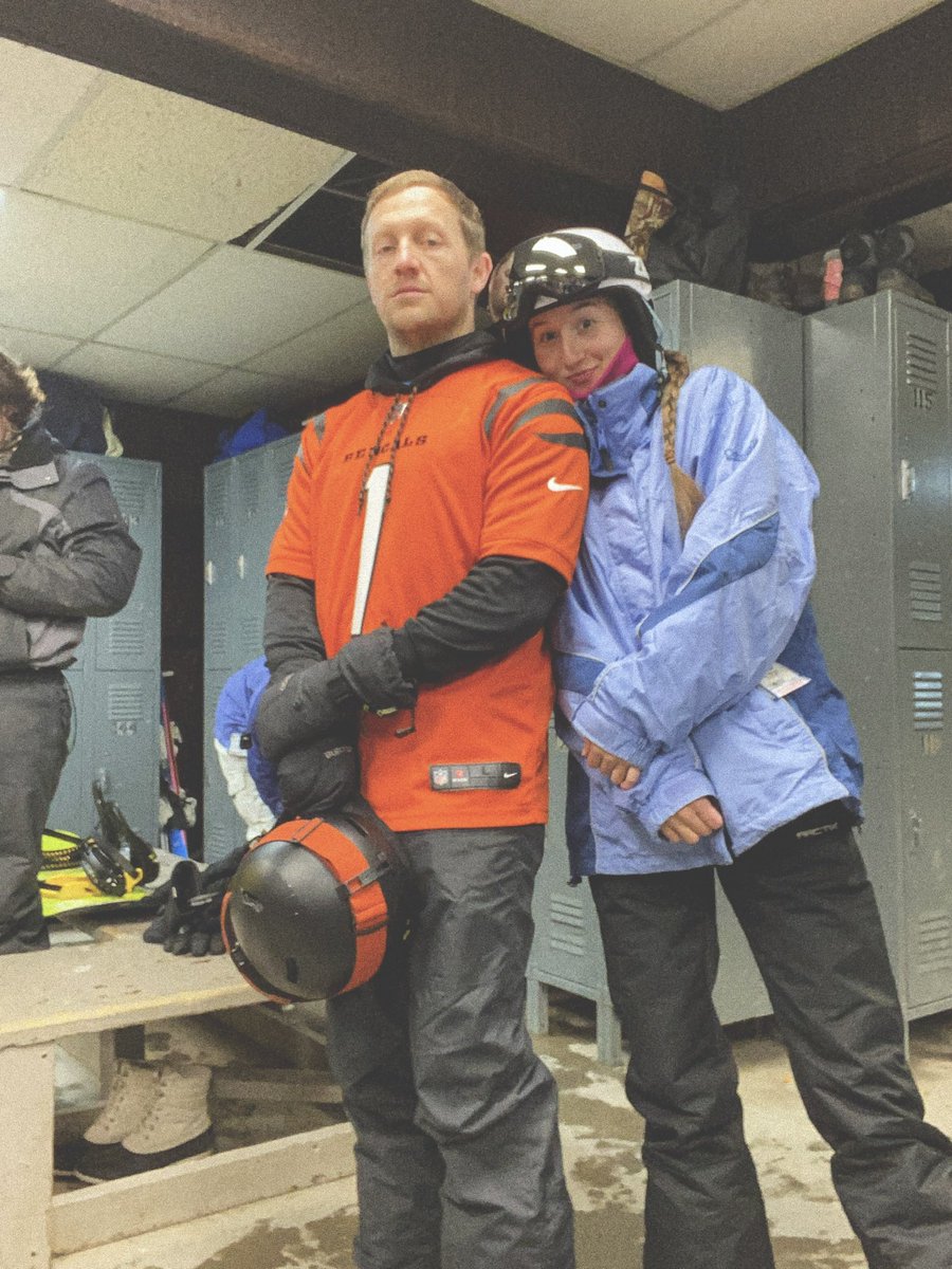 elisab143's tweet photo. @JimIrsay @Chilis My bf snowboarding in a Bengals jersey so he could rep and make friends with other fans on the slopes🤣 https://t.co/8lyHzEIeZQ