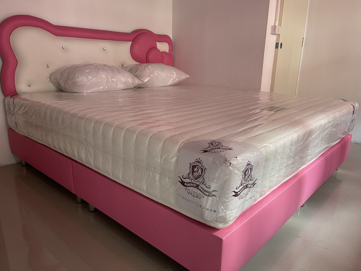 pattayasoi6love's tweet photo. Very important and "lovely💘" items are coming today. See the brand name of the mattress 💋
#PerfectDream https://t.co/5hRInVrKhC