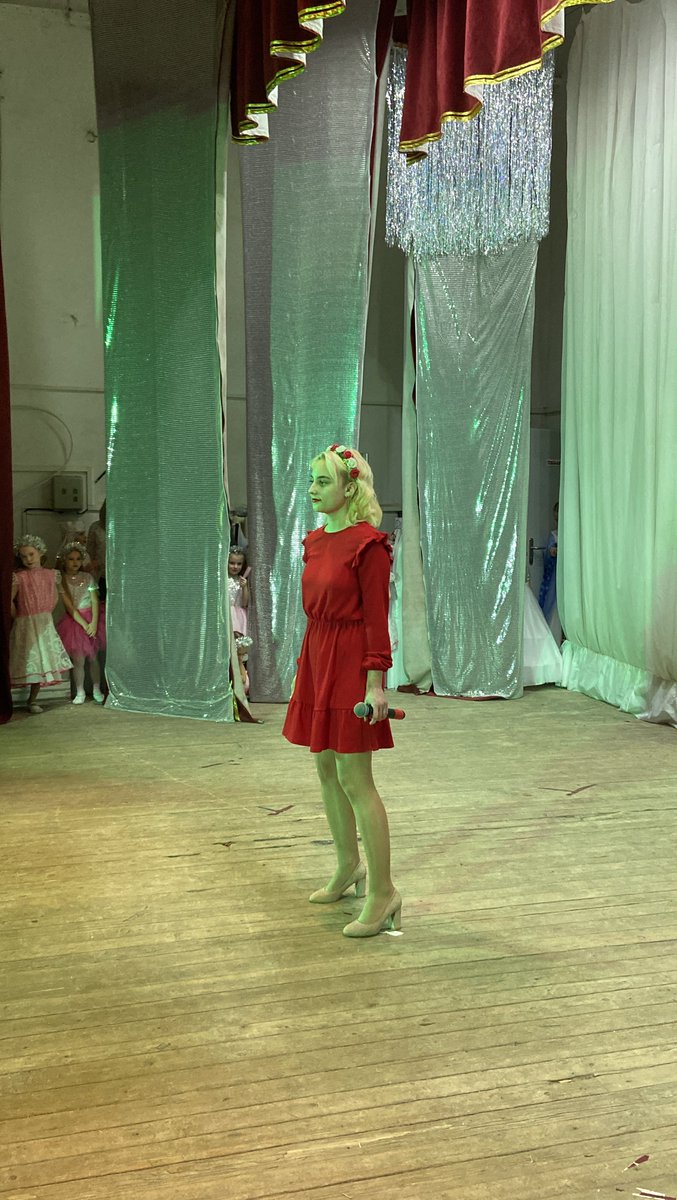 28.01 в ДК «Восход» п.Петра-Дубрава состоялся концерт «Новогодняя сказка», в котором приняли участие солистки вокального ансамбля «Золотой голос» Хренова Валерия и Третьякова Юлия.🎤✨
Руководитель ансамбля - педагог Чернышкова М.О.👏🏻
<a href="/pu_monso/">Поволжское управление МОиН СО</a> <a href="/Volzhsky_adm/">Администрация Волжского района</a> #СоциальнаяАктивность