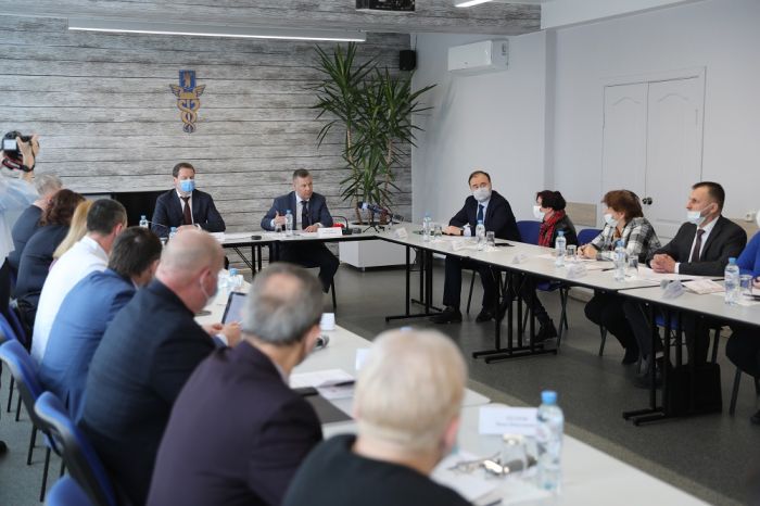 представители от регионов. региональный штаб народный фронт карелия. 2 представителя регионов. встреча с губернатором евраев. па́ртія регіо́нів.