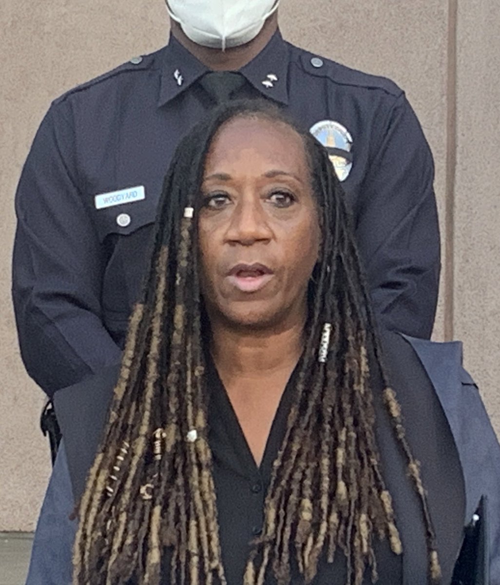 Broadcast_Bev's tweet image. Activists against sex trafficking stand w/ a murdered girl’s family to shine a light on the dangers that may have cost her her life! Next at 11p @NBCLA #TioniTheus @CHPsouthern