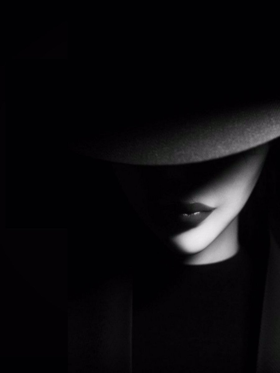 черный маршмеллоу человек. аватарки на черном фоне. анна кныш. силуэт девушки. кирилл кисленко.