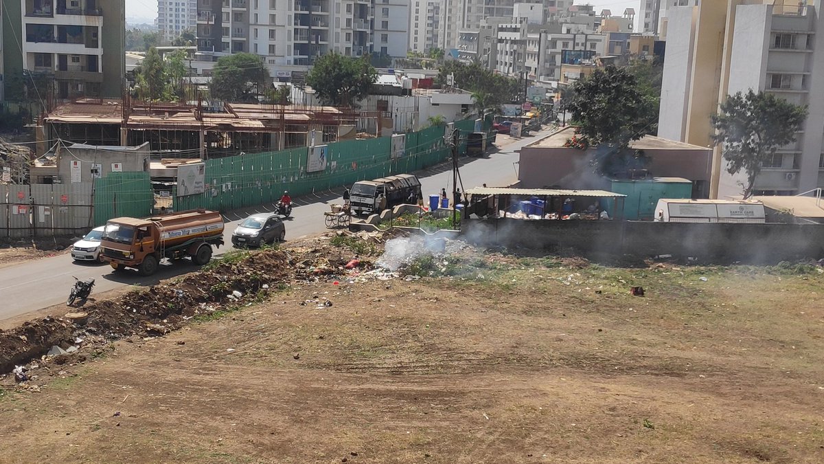 johnson_dicon's tweet photo. Everyday after the garbage collection truck comes there is lot of garbage dumped in the open area and burnt. This on Porwal Road, Lohgaon next to Pride Ashiyana Society. Please give a permanent solution for this problem. @LRWAPune47 @PMCPune @suniltingre https://t.co/Yqx3ix0etO