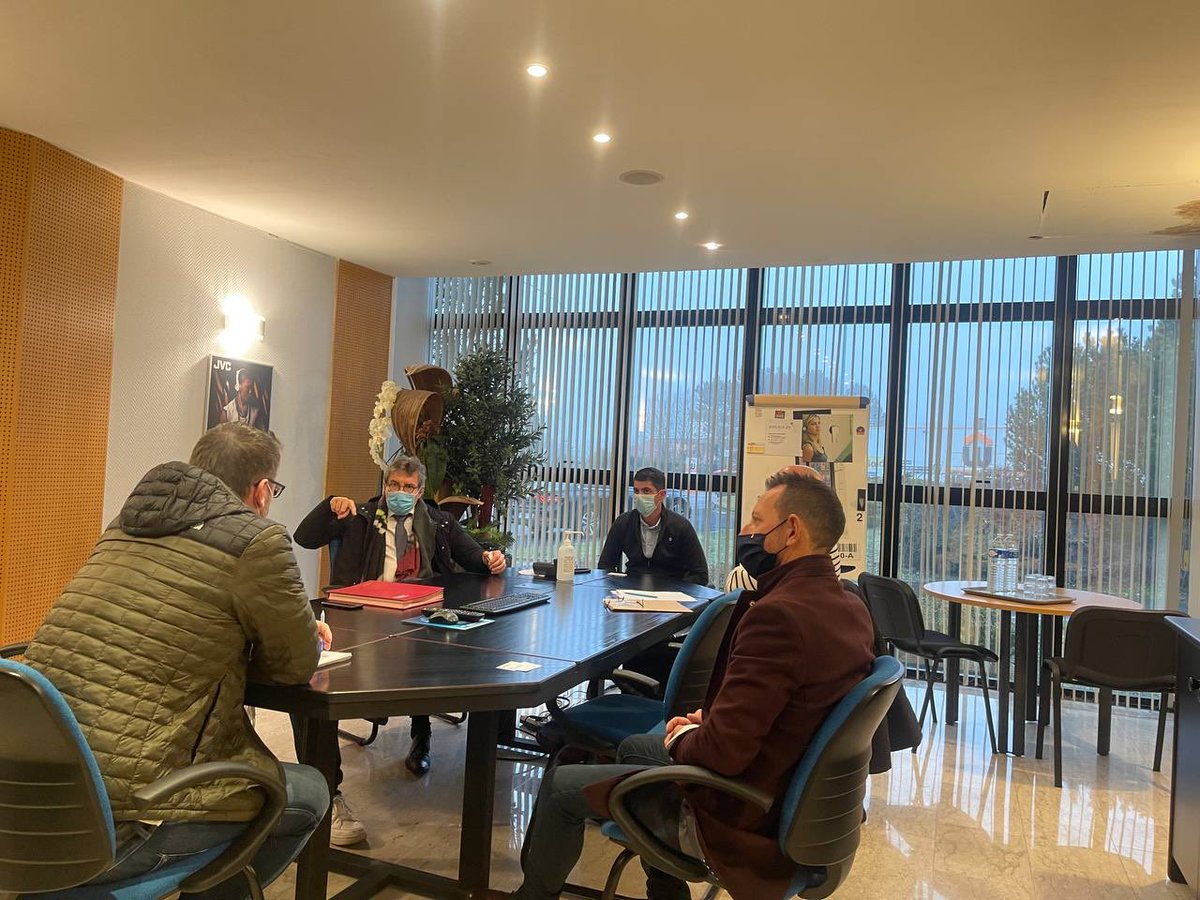 XavierPalu2022's tweet photo. 📍VISITE AVEC LE PRÉSIDENT DE LA @CCI54
👥Échanges hier matin avec le Directeur Sébastien Solé, sur le parcours et les réussites de l’entreprise BLS MAGNET à #VillersLaMontagne.

Bravo pour vos projets qui ont également le soutien de la #CCI54 François Pelissier !
#Circo5403 https://t.co/q6RjdI4L0w