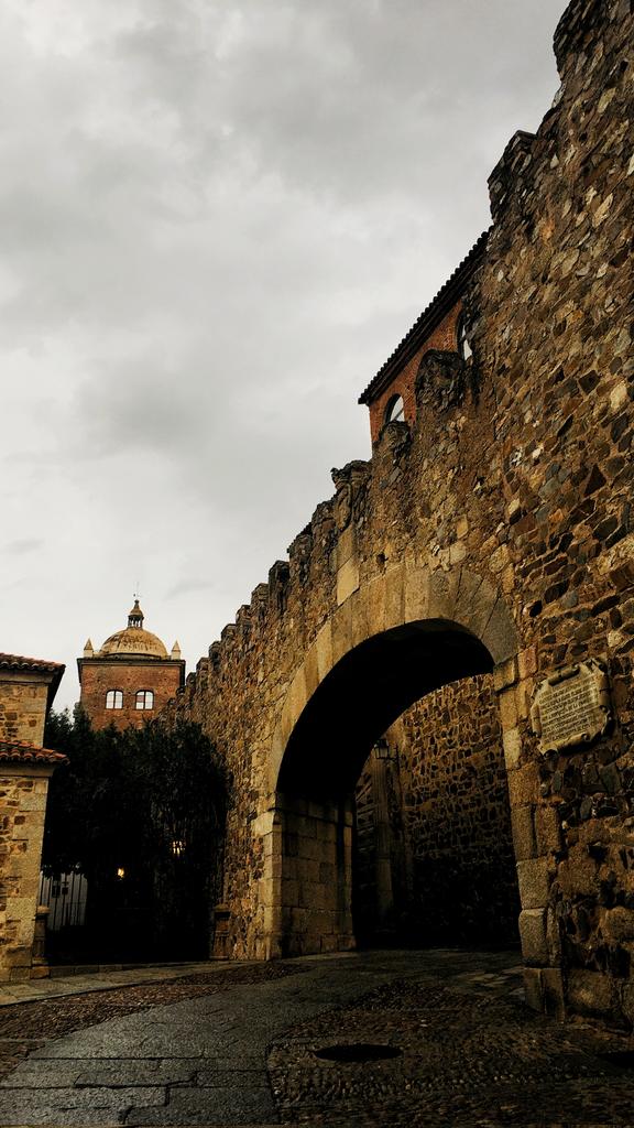 Silvia_6's tweet photo. Y quizás, hayas andado el camino ya, cuando mires atrás.

Cáceres ✨ https://t.co/Z2cbC0w6nX