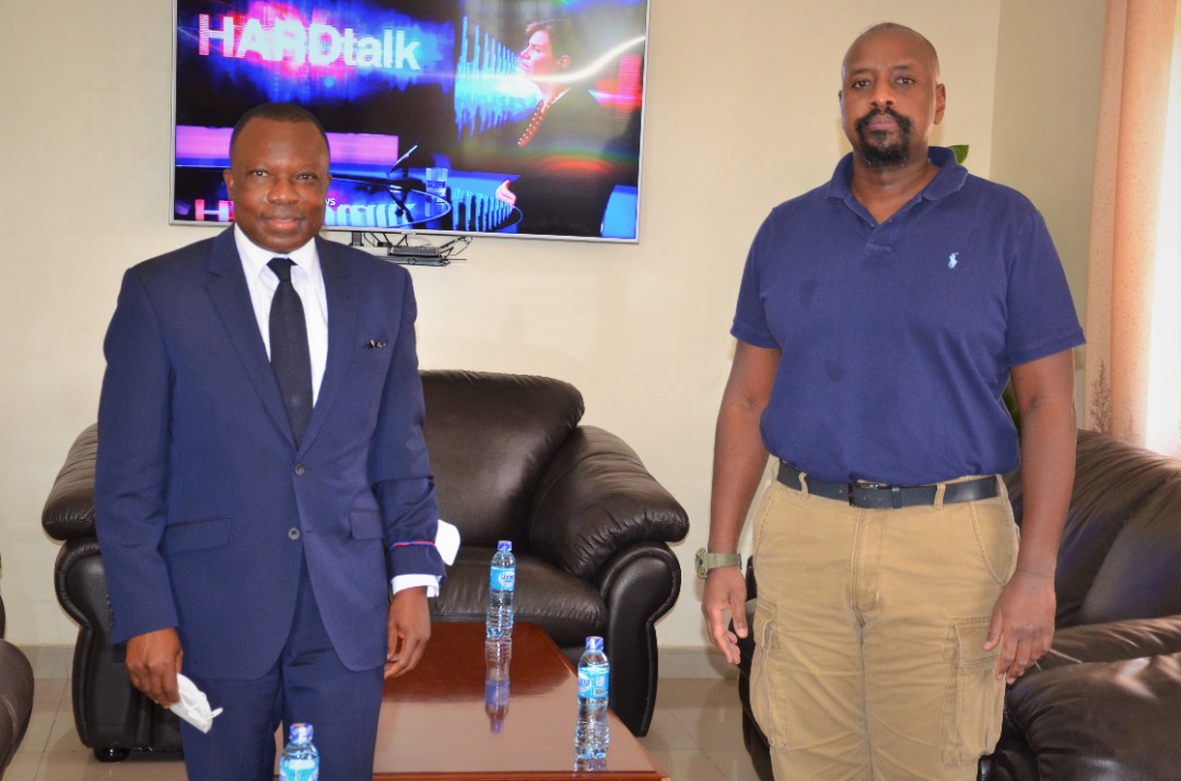 mkainerugaba's tweet image. Last week I was also pleased to meet my friend the French Ambassador, His Excellency @JaAniambossou. He called on me in Entebbe. We discussed about the excellent relations between our countries.