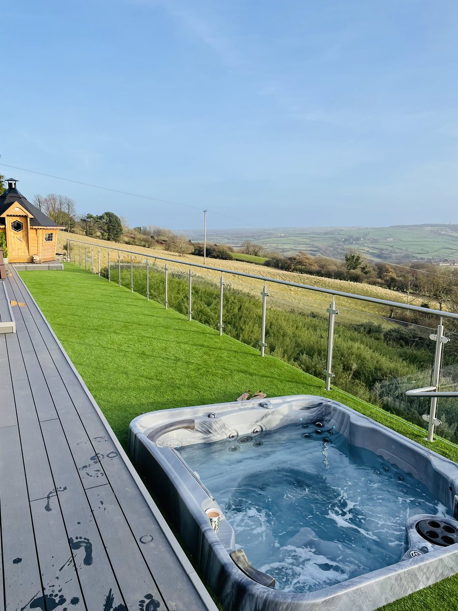 TheRuralRambler's tweet photo. Had a little treat yesterday afternoon at View of Beauty, just outside Whitby. I cannot recommend this place enough, absolutely stunning views and you get it all to yourself ❤️#whitby #aislaby #spa #relaxation #supportlocalbusiness #supportlocal #northyorkshire https://t.co/0JxSe6BP93