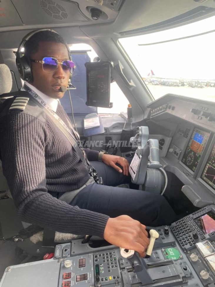 👨🏿‍✈️ Grégory Bohico-Bienville, pilote d'avion, originaire des Abymes est aujourd'hui commandant de bord aux Etats-Unis. Ce jeune Guadeloupéen, encourage les jeunes guadeloupéens à voir toujours plus loin (A LA UNE)
zpr.io/QPrqUPDKbMnJ
