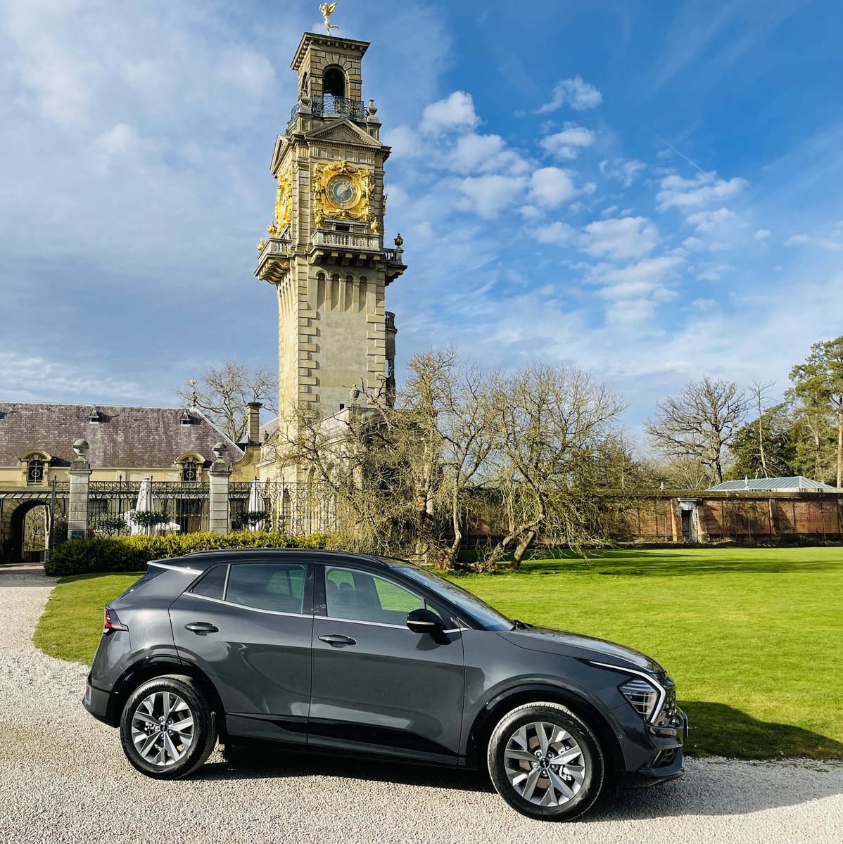 andrewmaxwalker's tweet photo. We’re out in the new Kia Sportage today. It’s very nice indeed especially in GT Line spec. Top notch interior much stolen from the EV6. Plus a far more exciting exterior , especially at the rear. #ngmw #kia #kiasportage #kiaukpr #clivedonhouse https://t.co/QrzS0OUazt