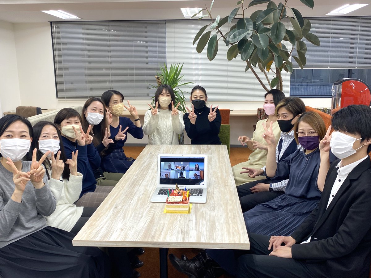 Animo_inc's tweet photo. 本日、2つ目の大切なお知���せ〜٩(ˊᗜˋ*)و

��徹子の部屋』の放送が始まった2月2日は、Animoの設立記念日でもあります。6周年を迎えました✌️

カメラに向かってケーキを置かれるという仕打ちを受ける、在宅＆遠方勤務チーム🙈 https://t.co/IpcEJa2F0y