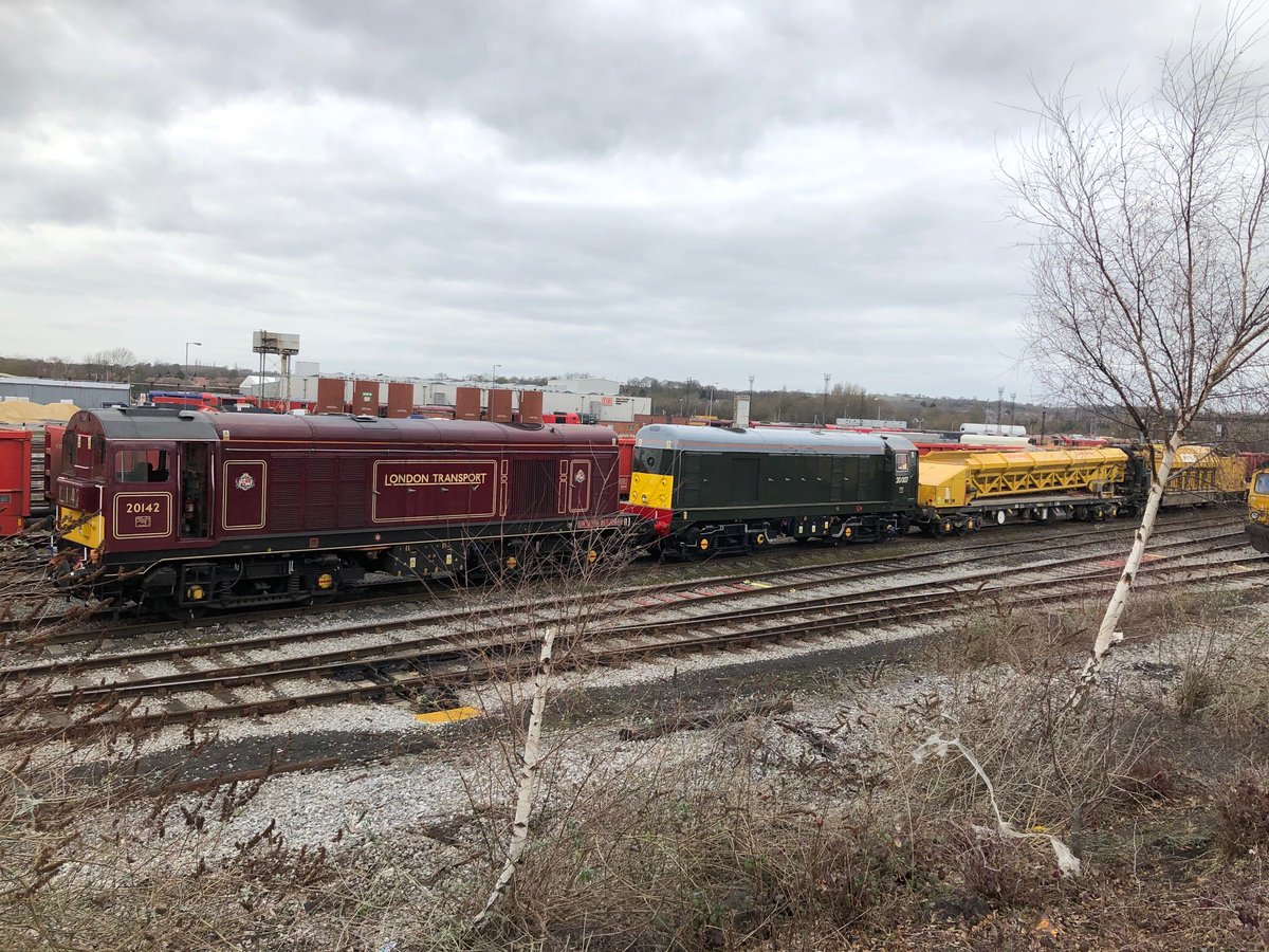 SLCO used 20-142 and a freshly painted 20-007 to move a RailVac unit from Butterley to Toton yard over the weekend. Photos courtesy of Phil Allison SLCO