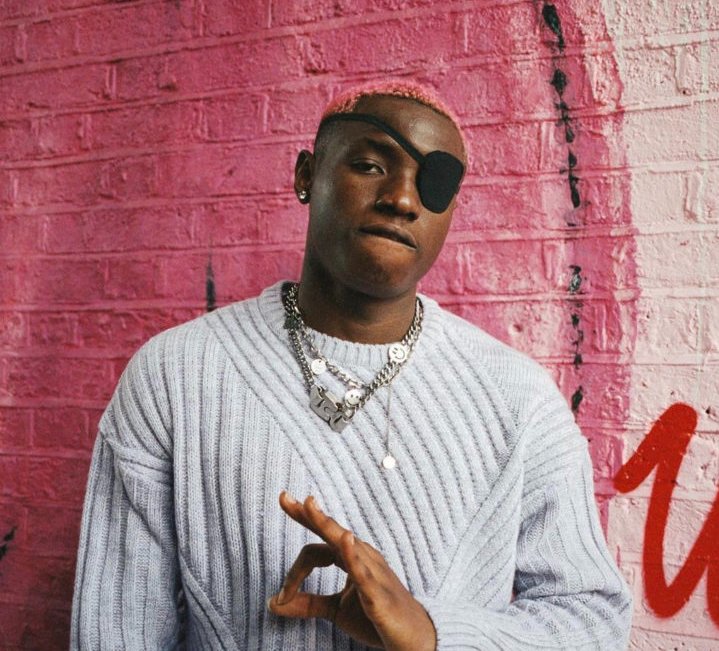 splashfm1067's tweet image. 📻The City Is Listening to 🎶🎶
#9jaTOP10 w/t @UzorTalks 
 ▶️Di'or🎤@rugerofficial 
 #Splashxtra 
©️🎧 @talklens 
Listen live via  splashfm1067.com
☎️Studio Line : 07044001067,08174441067