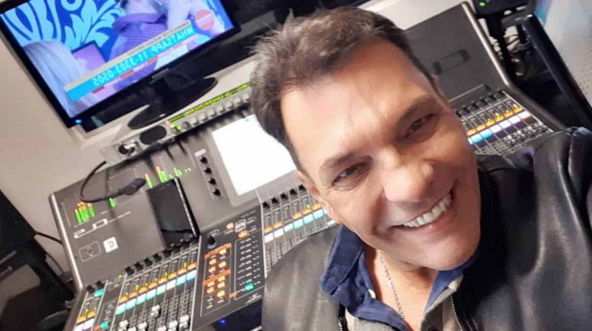 MuertosArg's tweet photo. 03/02/2021. Murió Fernando Vinaccia (@FernandoPRENSA)
Un tipo joven que trabajó de periodista de espectáculos por años en radio tele y gráfica.
Murió hoy hace un año por un cancer de colon.
Tenía solo 55 años.
Gran tipo. https://t.co/sHlwM0phHP