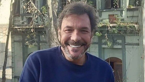 MuertosArg's tweet photo. 03/02/2021. Murió Fernando Vinaccia (@FernandoPRENSA)
Un tipo joven que trabajó de periodista de espectáculos por años en radio tele y gráfica.
Murió hoy hace un año por un cancer de colon.
Tenía solo 55 años.
Gran tipo. https://t.co/sHlwM0phHP