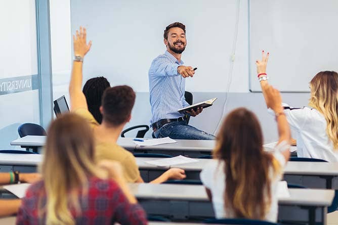 cases_eric's tweet photo. Excited #highschool teachers continue to inspire students with #caseteaching #casemethod and help students think critically, communicate &amp; listen, challenge assumptions, develop work &amp; life skills, and enhance employability! #WorldCaseTeachingDay https://t.co/tSYpQolory