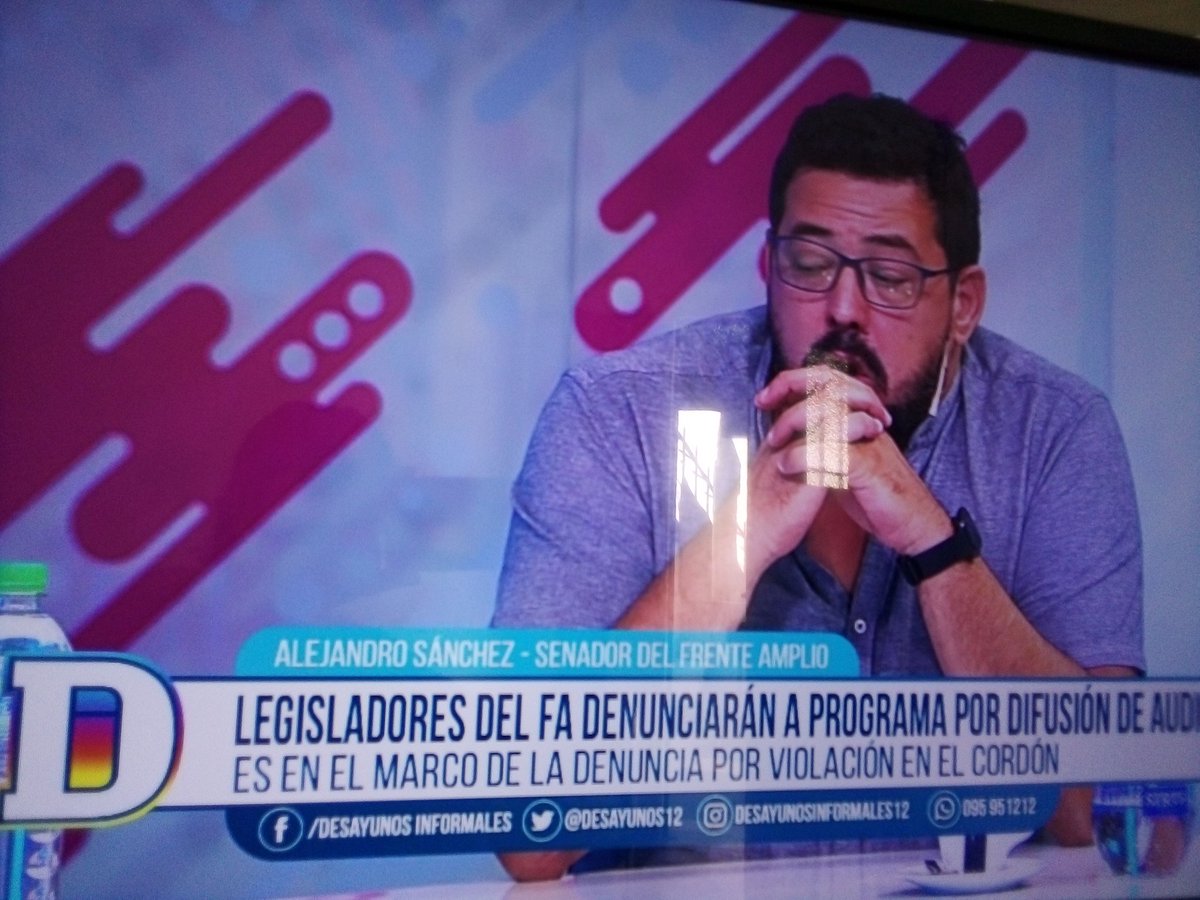 Vivilifecrazy's tweet photo. Un partido político denuncia a un periodista está claro que es porque es Nacho Álvarez y dice que pasaron los audios en horarios de protección al menor .
No los vi moviéndose por los menores de #varonesdelcarnaval al contrario ya se olvidaron 🤬🤬🤬 https://t.co/oLSOyiKNE5