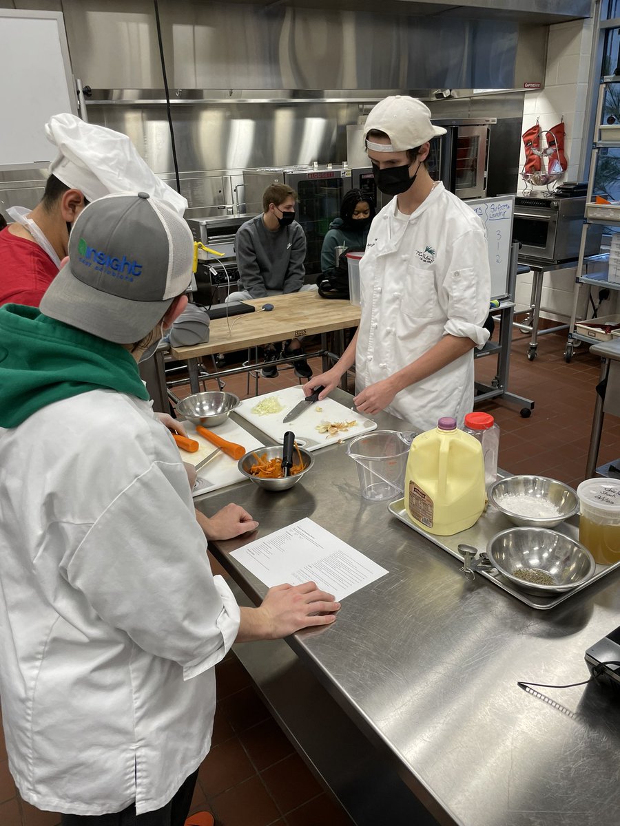 apexculinary's tweet photo. We made tons of stock yesterday and are using scraps from our fabrication lab to make homemade chicken and dumplings. It smells heavenly! π₯π§π§
π₯π #culinary3 #methodsunit #honors https://t.co/l0jqAUKtBf