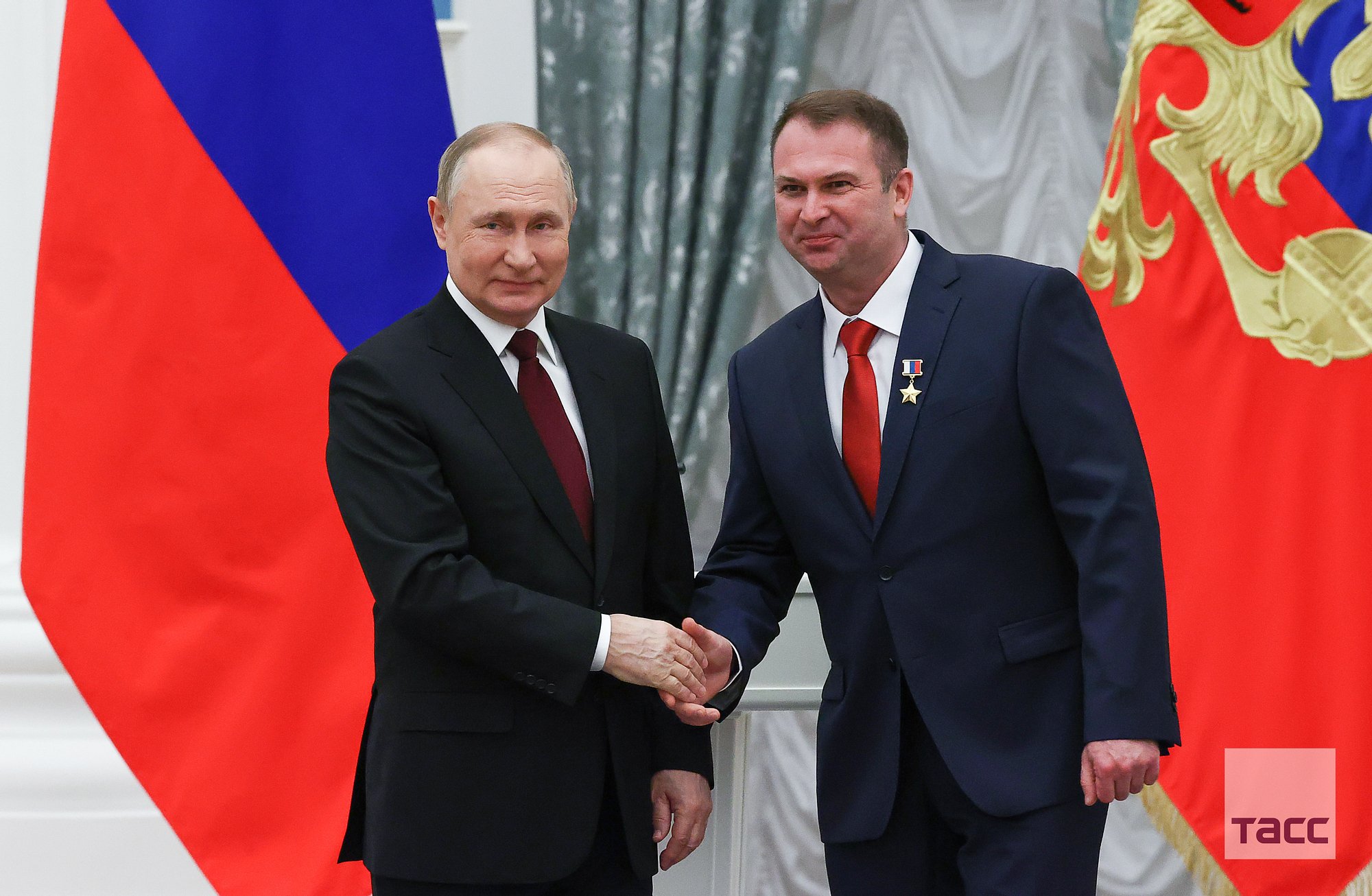 вручение звезды героя