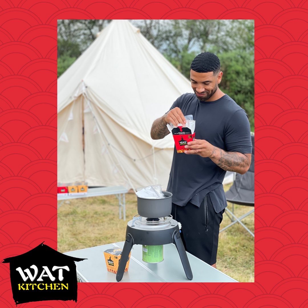 WATKITCHEN's tweet photo. Swipe for a Smile 😁

You can have WAT KITCHEN everywhere and anywhere at any time of day! 

Here (iamlbest ) took our Chicken in Chilli and Thai Basil Sauce with Noodles camping with him last year! ⛺️
 
You just need to place the pouches in boiling water for 3-5 minutes! https://t.co/ENKYwnzVDz