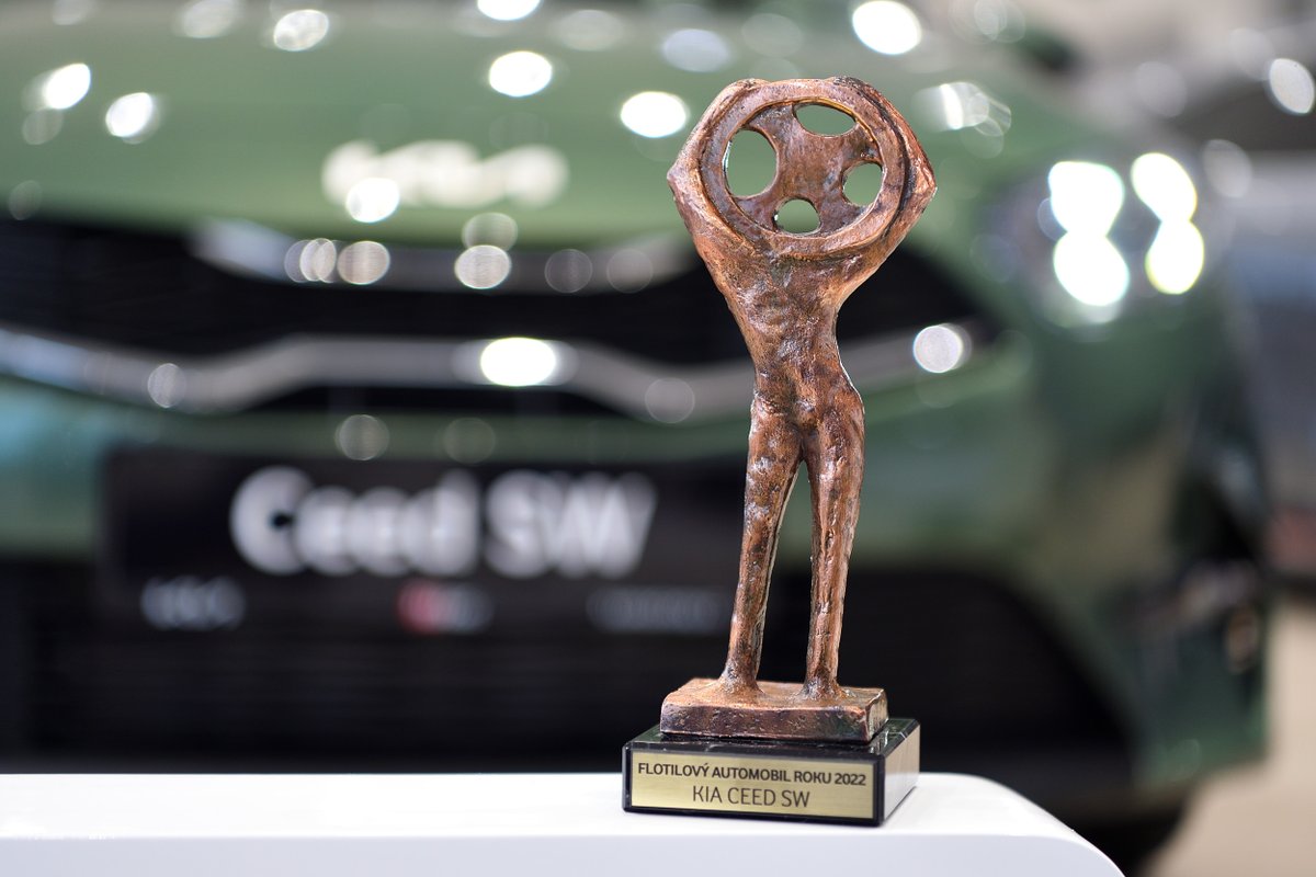 KIACzech's tweet photo. NOVINKA | Nová Kia Ceed Sportswagon ovládla anketu FLEET DERBY FLOTILA ROKU 2022 a stala se jejím 𝗮𝗯𝘀𝗼𝗹𝘂𝘁𝗻𝗶́𝗺 𝘃𝗶́𝘁𝗲̌𝘇𝗲𝗺!
O vítězství v anketě usilovalo celkem 70 nominovaných vozů napříč všemi segmenty. #CeedSW
👉https://t.co/jxCpWgPaAm https://t.co/0xX9DZ1L4Q