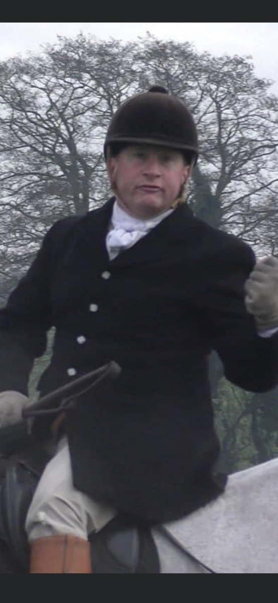 ShropshireWild1's tweet photo. Here’s a rider with the North Shropshire Hunt who hasn’t faired too well during lockdown, wonder if his tailor had to let out his riding jacket, or if it was too big a job and he got a new one 😂 #ShropshireHunter https://t.co/SMp0L1tNHv