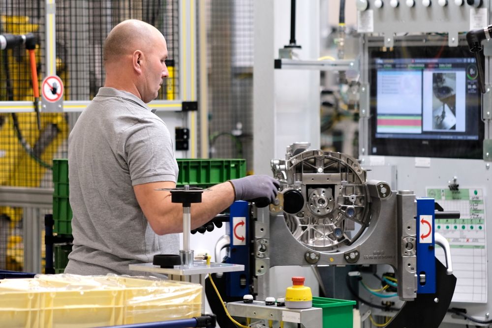 Did you know? #Poland's automotive sector expects growth in Q1. Key players are optimistic about their business outlook for the Q1 2022, according to the latest survey by MotoFocus.pl, SDCM and Santander Bank Poland➡️thefirstnews.com/article/polish… | <a href="/the_1st_news/">The First News</a> | <a href="/PAIH_pl/">PAIH</a>