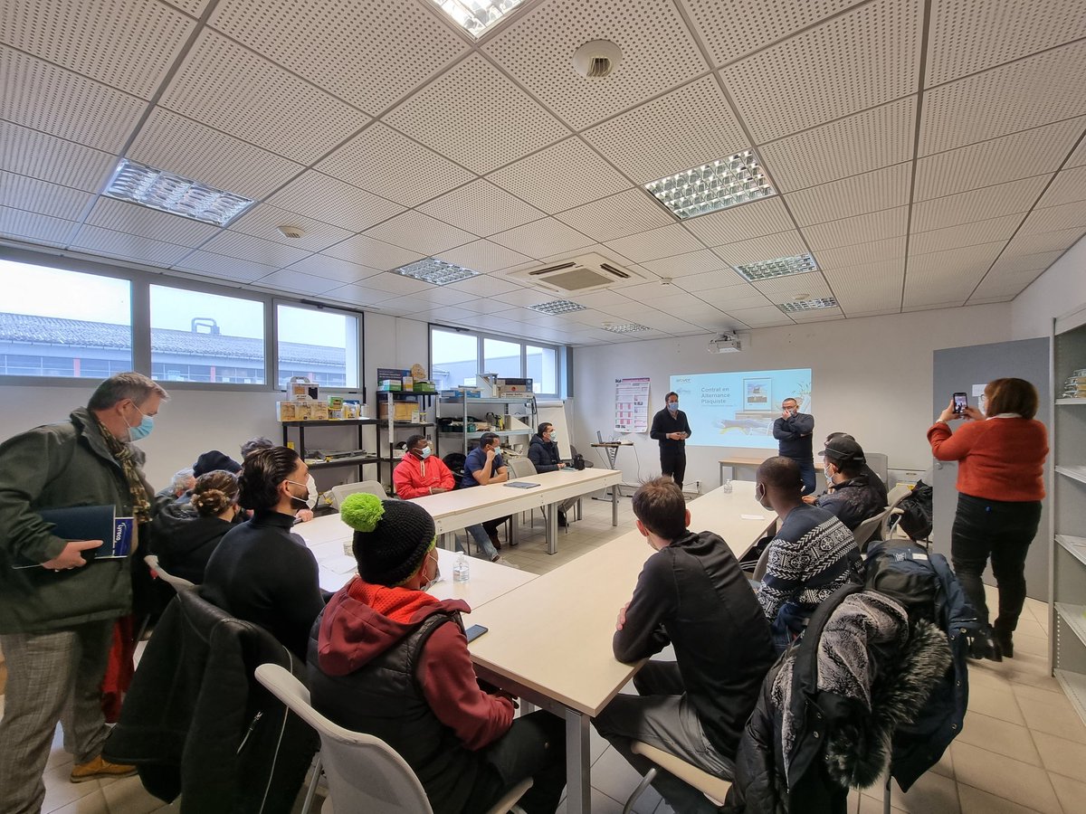 Formation Plaquiste spécialiste de la rénovation énergétique en partenariat avec le centre de formation ISOVER-PLACO® de Chambéry 
Une formation en prise directe avec les besoins des entreprises.
Présentation de la formation, et visite des locaux et de l'usine à Chambéry.