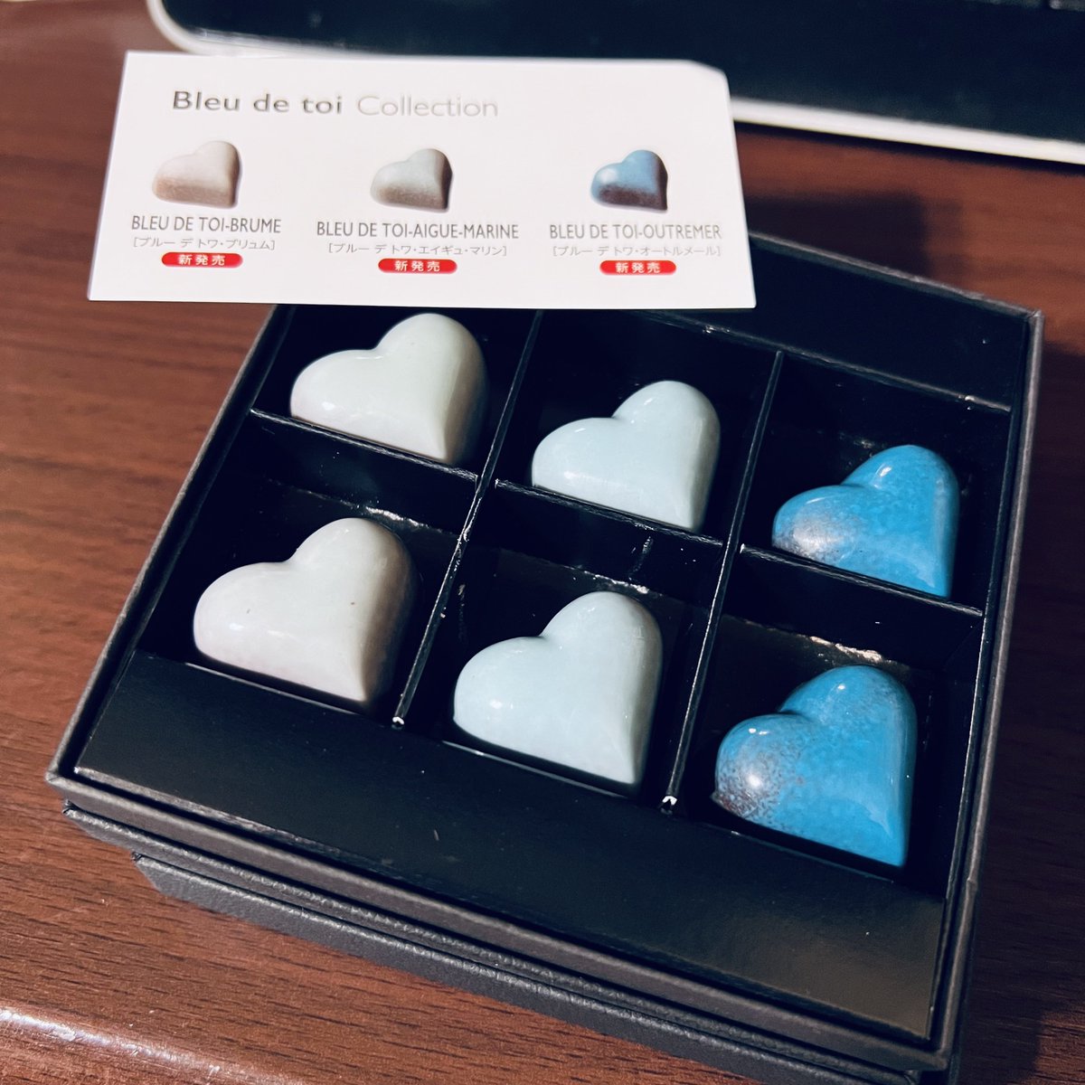 姉からたまらんチョコ貰ったんですが食べるのもったいないくらい可愛い…！！💙チョコ選んでくれたあたりとても愛を感じる🤤作業頑張るぞー！