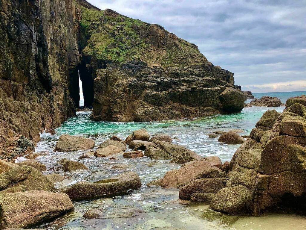 Junkmailart's tweet photo. Such a beautiful walk on the west coast the other day and regretted not taking my swimming gear - definitely next time!! 💙
-
-
-
-
-
#nanjizal #westcornwall #southwestcoastpath #coast #cornishcoast #lovecornwall #walkcornwall #exploringcornwall #disc… https://t.co/c6Ahp9oB4b https://t.co/B791uAKPqF
