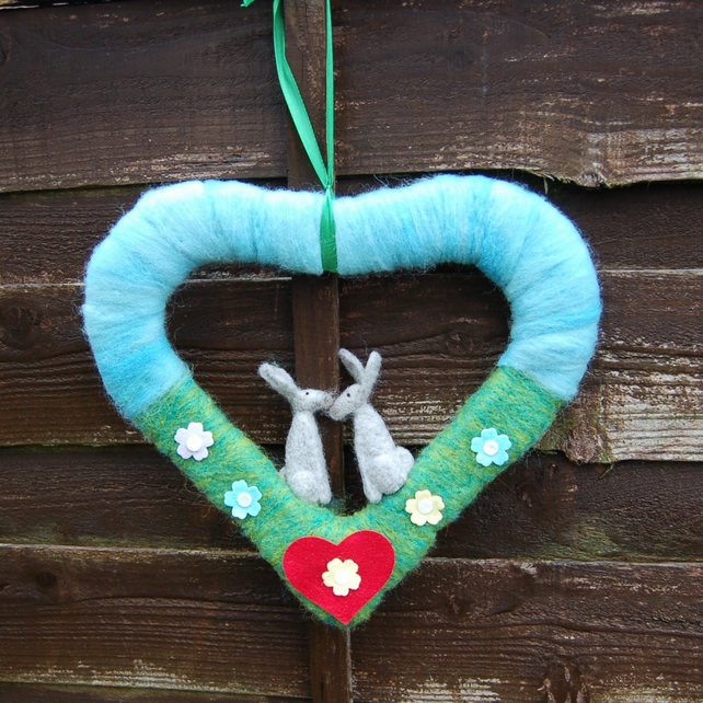 Hare love heart wall hanging.  

folksy.com/items/7801318-…

#yorkshireharecrafts #valentinedecoration #ValentinesDaygifts