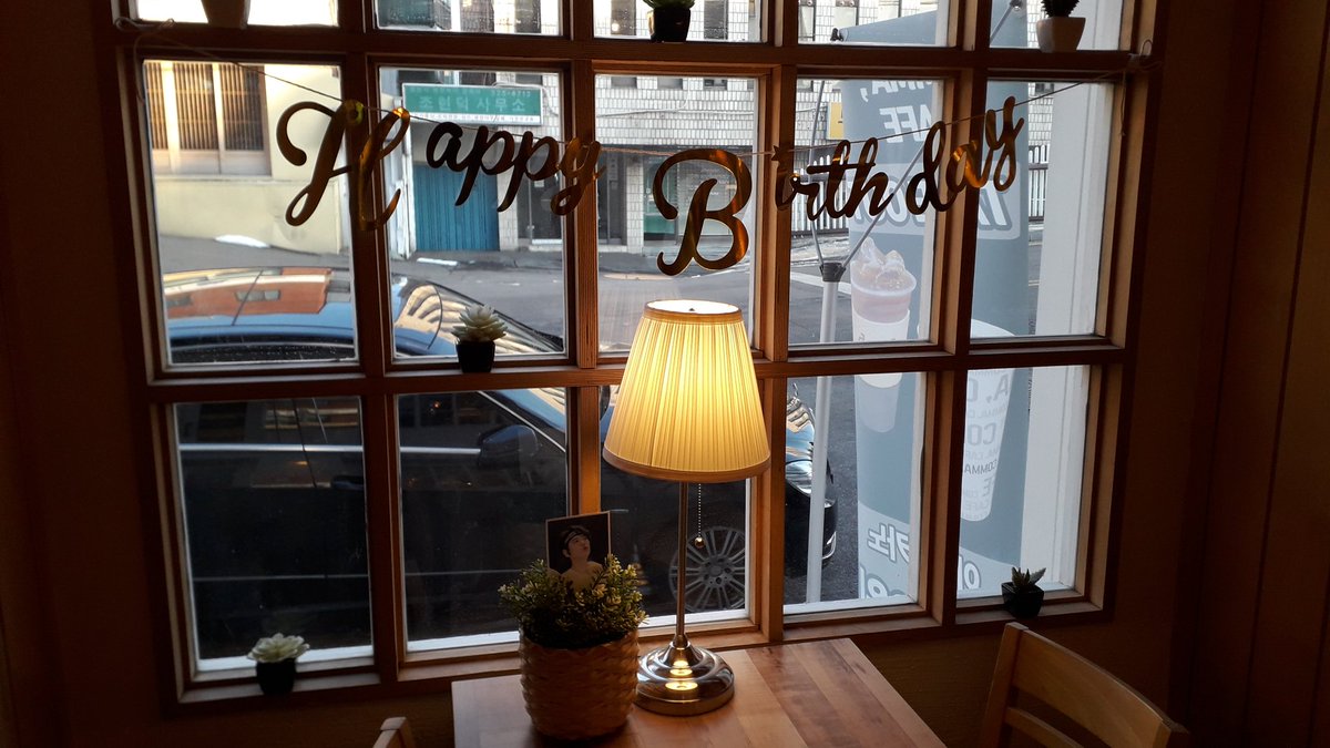 commacafe2020's tweet photo. ☆HAPPY KYUHYUN DAY☆

 '규현군' 의 생일을 축하하기 위해
"홍대콤마카페"에서 컵홀더 이벤트를 진행합니다

위치 : 서울시 마포구 와우산로 169

기간 : 22.02.03(목)~02.06(일)
            AM 11:00~PM 09:00
   
#HAPPY_KYUHYUN_DAY #FOUR_SEASONG_FOR_YOU #컵홀더 #홍대컵홀더 #무료대관 https://t.co/AMjPiFVGYo
