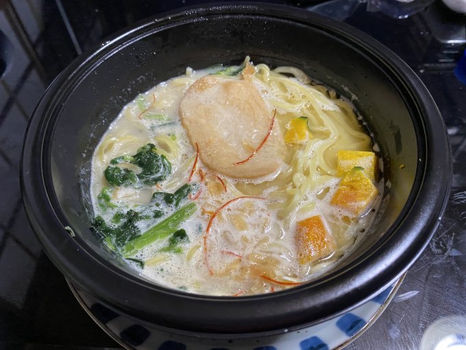 ローソンの新作冷凍ラーメンいい感じ(鶏白湯) 