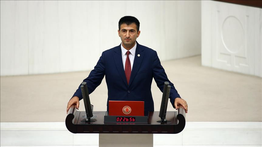 veryansintvcom's tweet photo. Mehmet Ali Çelebi’den ’10 Aralık’ çıkışı: Partide Atatürkçü kadroları tasfiye peşindeler

https://t.co/visquLwpn1 https://t.co/i57UO4WYrW