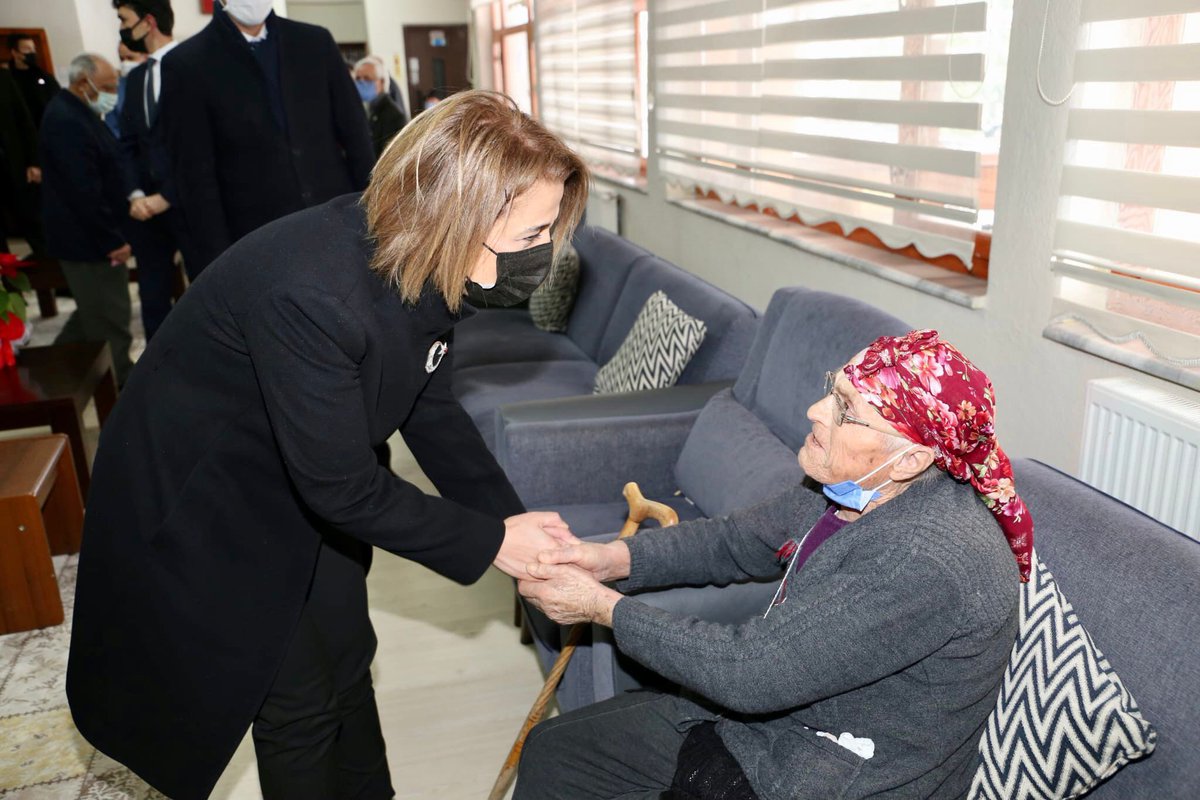 nevsehirvalilik's tweet photo. Valimiz İnci Sezer Becel, Hacıbektaş Rifat Kartal Huzurevi Müdürlüğü’nü ziyaret etti. 

Vali Becel, huzur evi sakinleri ile sohbet ederek, yürütülen çalışmalar hakkında yetkililerden bilgiler aldı. https://t.co/Pr6a24WWSa