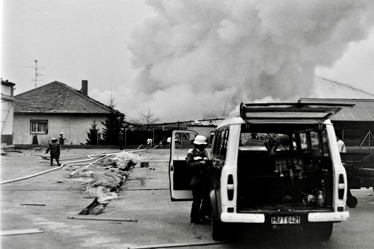 Löschmaßnahmen von der Nordostseite aus gesehen (vermutlich). Foto: Hans-Peter Merlau