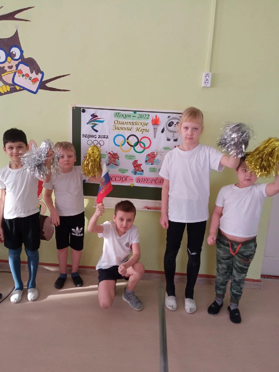 Воспитанники с ОВЗ подготовительной к школе группы "Кораблик"  вместе с воспитателем Воейковой С. Д. и педагогом-психологом Зеньковой К. Ю. желают нашим Олимпийским спортсменам🏒⛸️🥌🛷🎿⛷️🏂 удачи💪 и высоких наград🏅🥇🥈🏆БОЛЕЕМ ЗА НАШИХ!!! РОССИЯ ВПЕРЁД!!!!