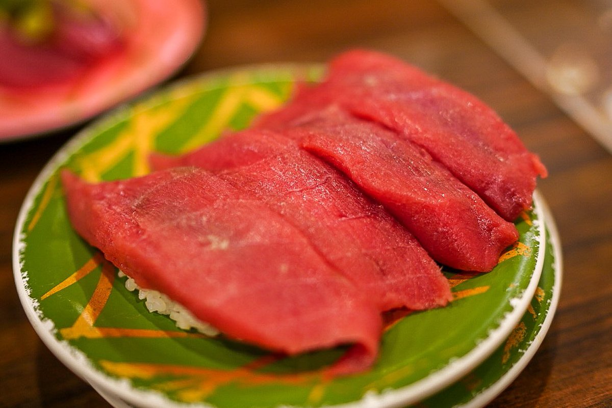 今日の夜ご飯✨ 今日は買い出しに行くので 久々に近所の 『すし市場 正』 ・上マグロ ・あなご塩 ・かつお ・えんがわ やっぱりネタがめちゃくちゃでかい🤤