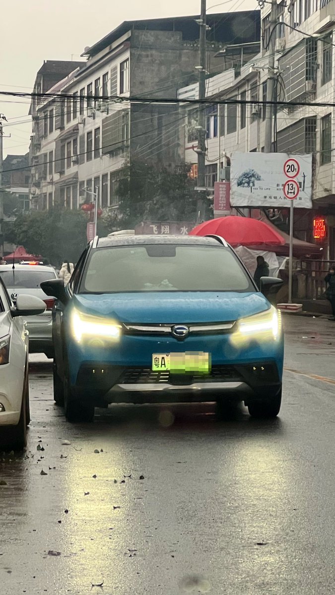 ChinaDriven's tweet photo. Lots of people worry about #EV range and available charging infrastructure
Here is a #Aion LX in the middle of Hengyang countryside. It came from Guangzhou
Seems people who actually own #EVs donโt have these concerns.
There are no chargers in the countryside
#noFcksGiven https://t.co/MmDwREqvgc