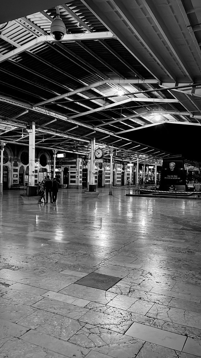 29 Ocak 2022 - Cumartesi İstanbul Sirkeci Tren Garı Anlık #an #istanbul #sirkeci #trenistasyonu #tarihiyarımada #train #travelphotography #photography #photo #travel #travelblogger #fotoğraf