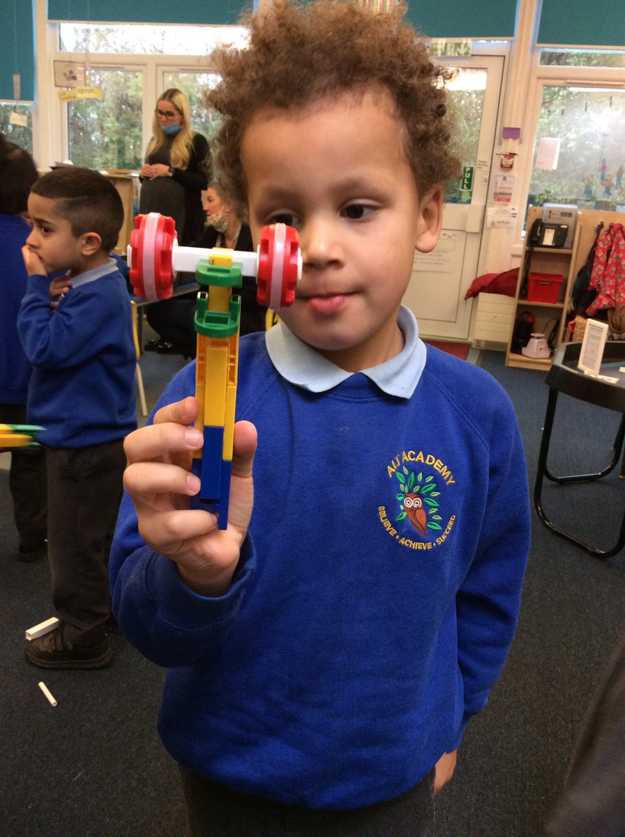DahlAlt_HT's tweet photo. Making dancing dragons #independent #ChineseNewYear https://t.co/lT8jYkF1sO