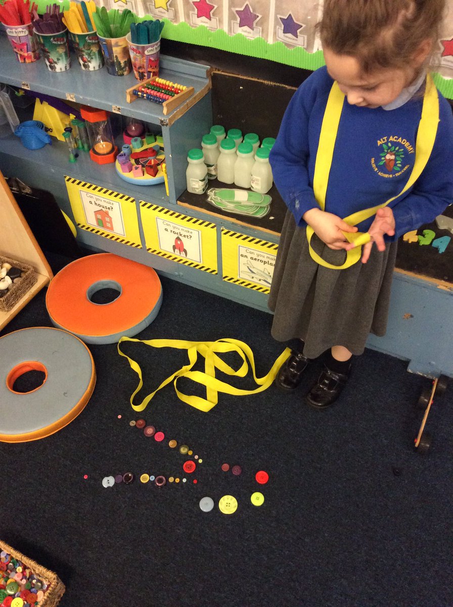 DahlAlt_HT's tweet photo. Making dancing dragons #independent #ChineseNewYear https://t.co/lT8jYkF1sO