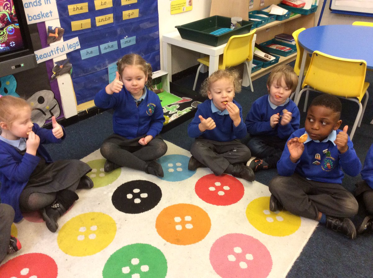 DahlAlt_HT's tweet photo. Making dancing dragons #independent #ChineseNewYear https://t.co/lT8jYkF1sO