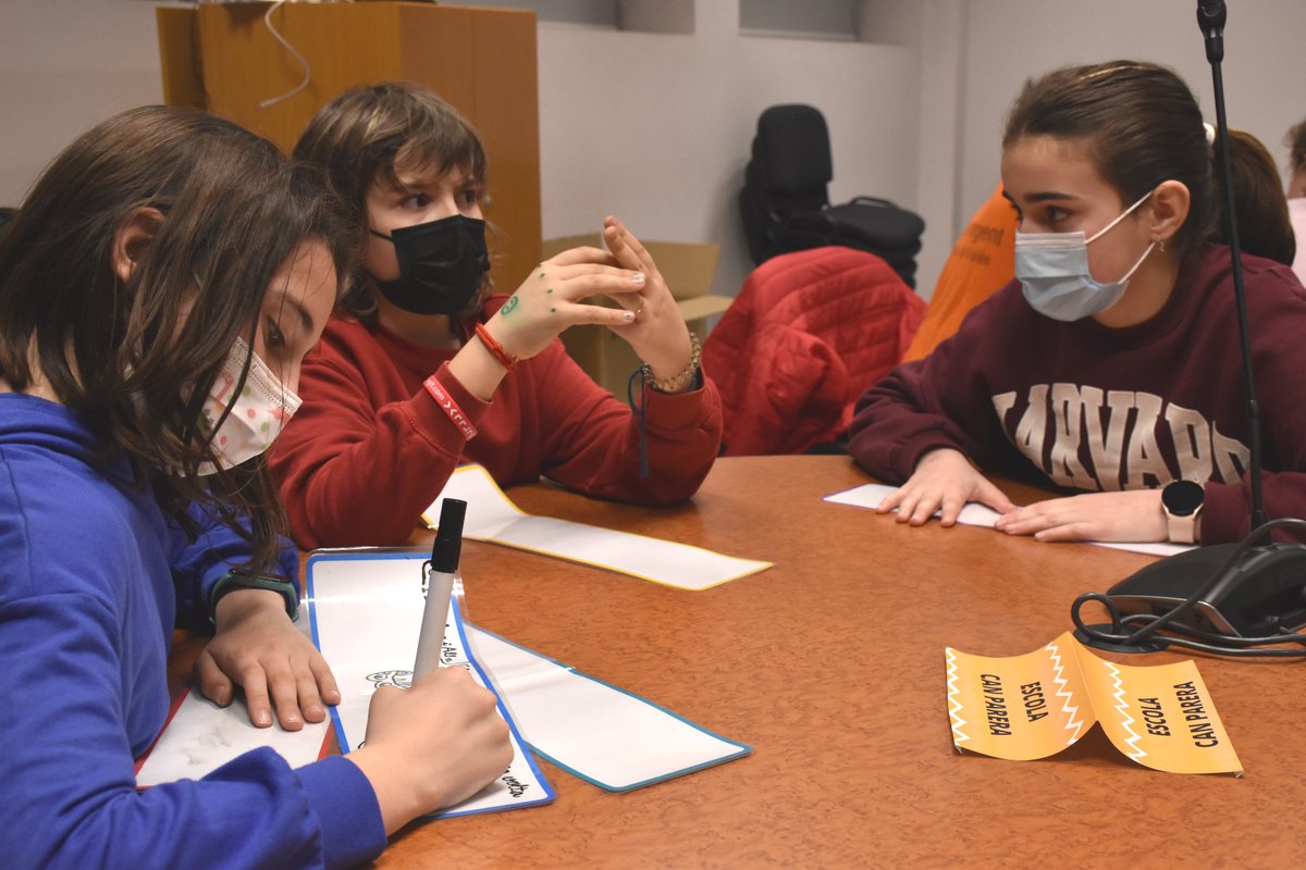 RadioMontornes's tweet photo. 🌅Bon dia! Comencem a @LMRMONTORNES parlant del Consell d'Infants que es va celebrar ahir a l'@ajmontornes. @MireiaTMa porta tota la informació de la sessió de l'òrgan infantil 🧒🏻👧🏻

▶️ Al 91.2 FM i a l'app. https://t.co/G4OiX6XjAK