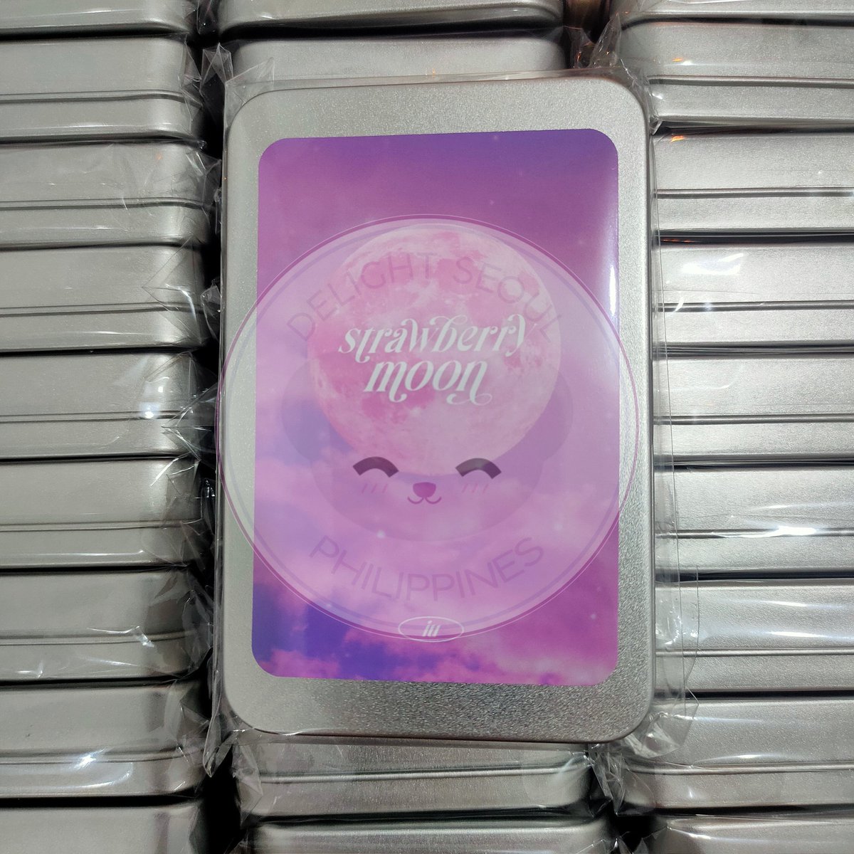 DELIGHTSEOULPH's tweet photo. ARRIVED:
• STRAWBERRY MOON PC SET
STATUS: PACKED
• IU 2022 SEASON'S GREETINGS
STATUS: For sorting and packing.
Thank you for your patience 💜
#DSPHUpdates
#DSPHArrivals https://t.co/3dN67FGFoK